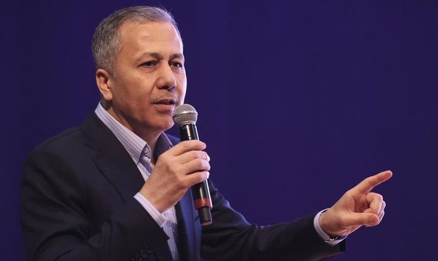 Bakan Yerlikaya Diyarbakır'da Türk bayrağının kaldırılması üzerine açıklama yaptı: "Mülkiye Müfettişlerimiz görevlendirilmiştir"