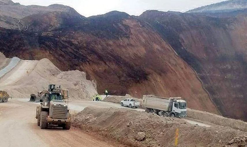 Bakan Yerlikaya duyurdu: Erzincan'daki heyelan olayında çalışmalar durduruldu