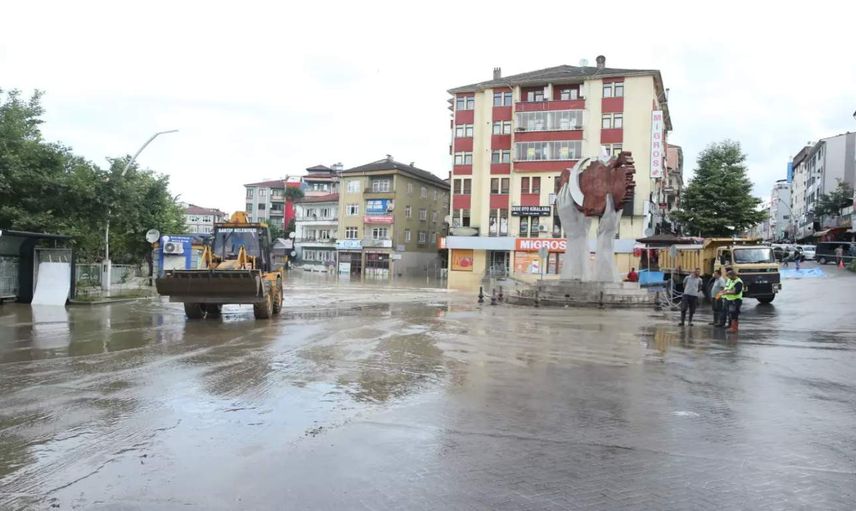 Bakan Yerlikaya sel felaketinin bilançosunu açıkladı: 3 kişi hayatını kaybetti