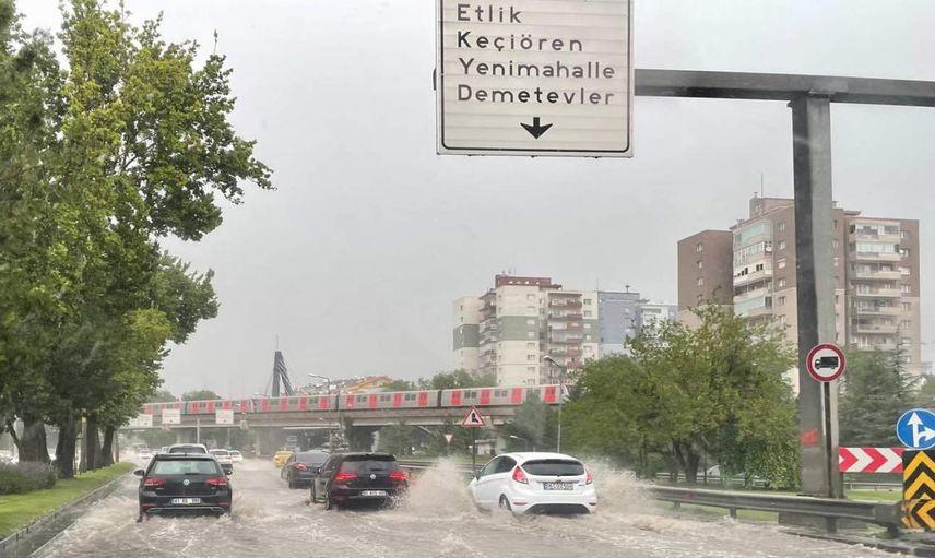 Bakanlık açıkladı: Sel nedeniyle yol kapatıldı
