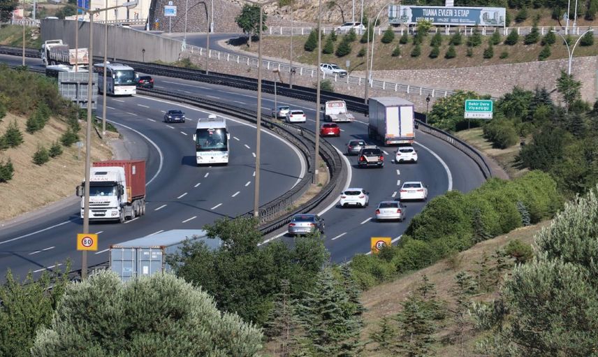Bakanlık son resmi rakamı duyurdu: Otoyollarda bayram rekoru kırıldı