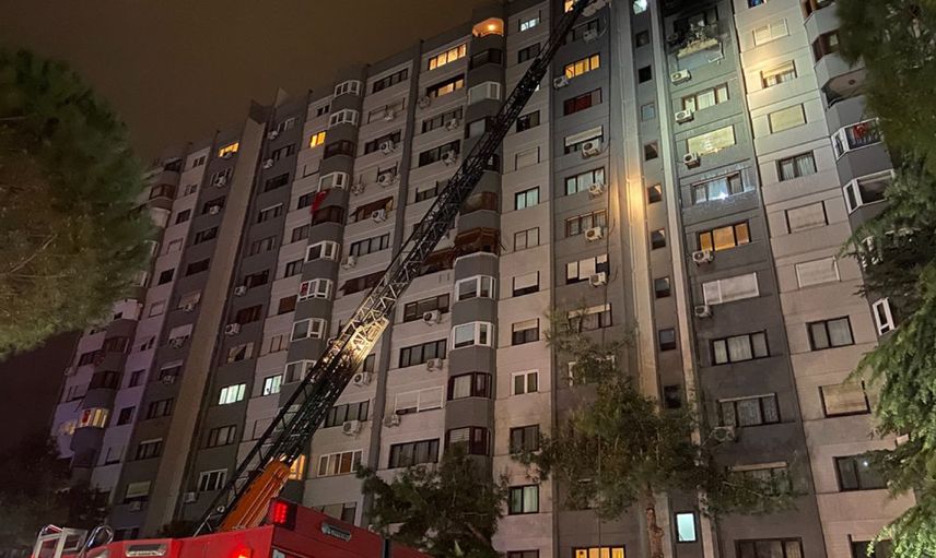 Bakırköy’de apartmanda yangın paniği: Vatandaşlar büyük panik yaşadı