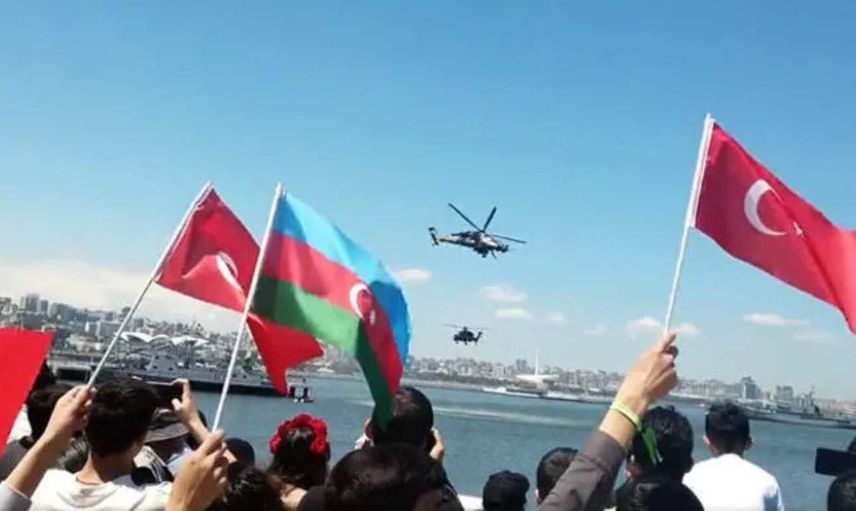 Bakü TEKNOFEST’te ATAK helikopterin gösterisi izleyenlerin nefeslerini kesti!