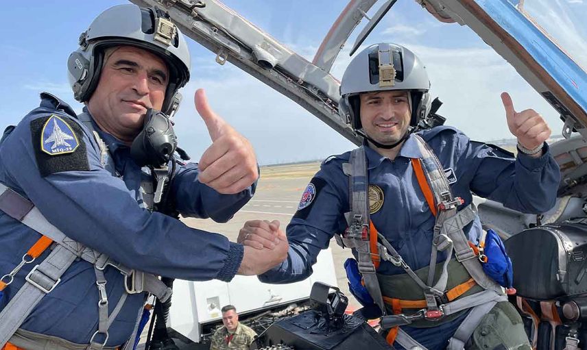 Bakü'de TEKNOFEST heyecanı: AKINCI TİHA, Selçuk Bayraktar'ın kumanda ettiği MiG29 ile kol uçuşu yaptı!