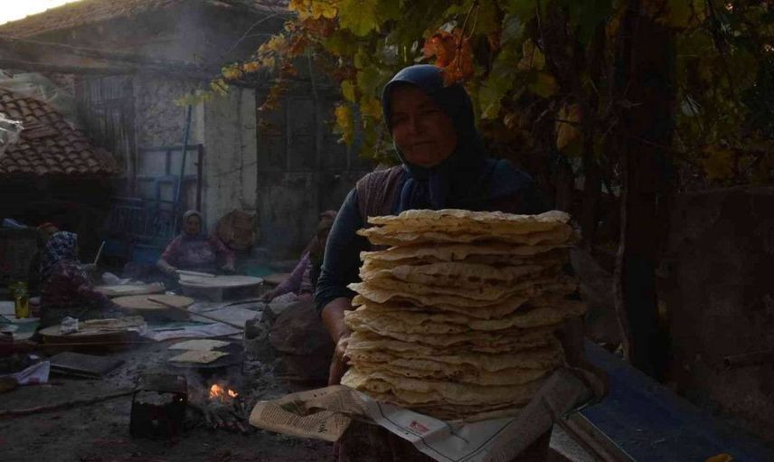 Balıkesir’de gelenek sürüyor: Para yerine imece usulüyle yapılıyor