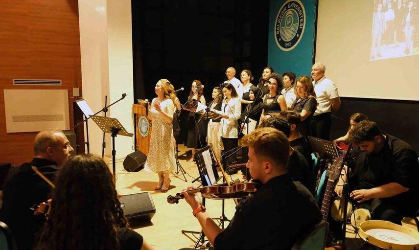 Balıkesir'de 'Her Telden' Konseri İlgiyi Üzerine Çekti