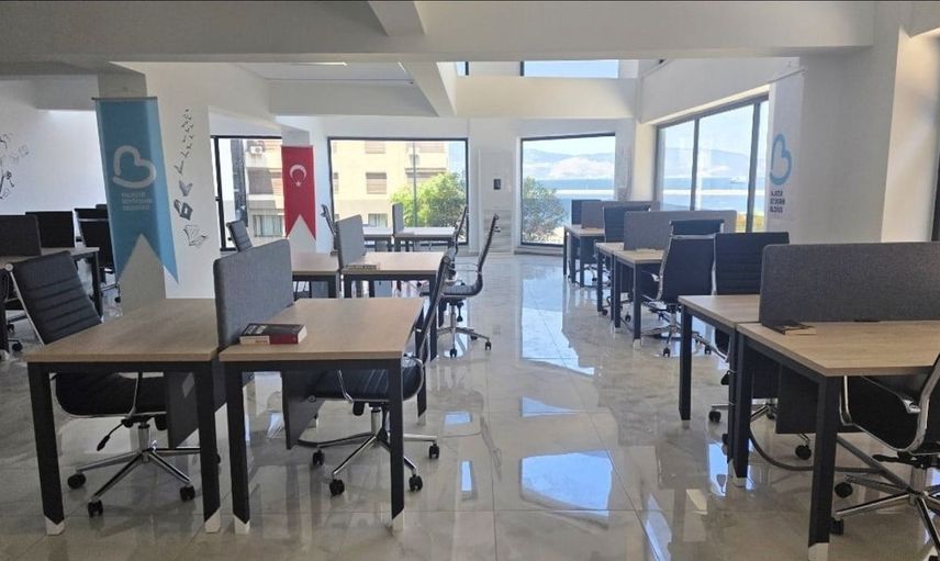 Bandırma'da gençlik merkezi hizmete açıldı