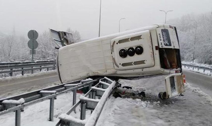 Bartın'da İşçilerin Olduğu Minibüs Devrildi: Yaralılar Var!