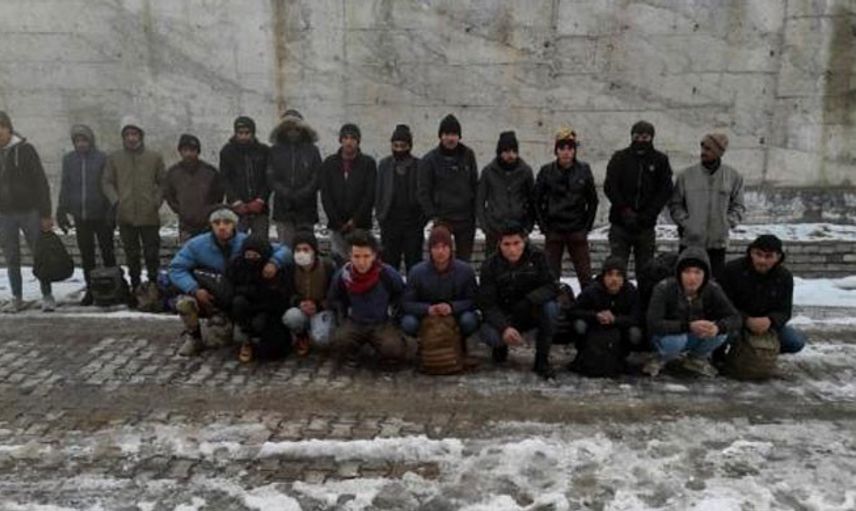 Başkale'de 22 Düzensiz Göçmen Yakalandı