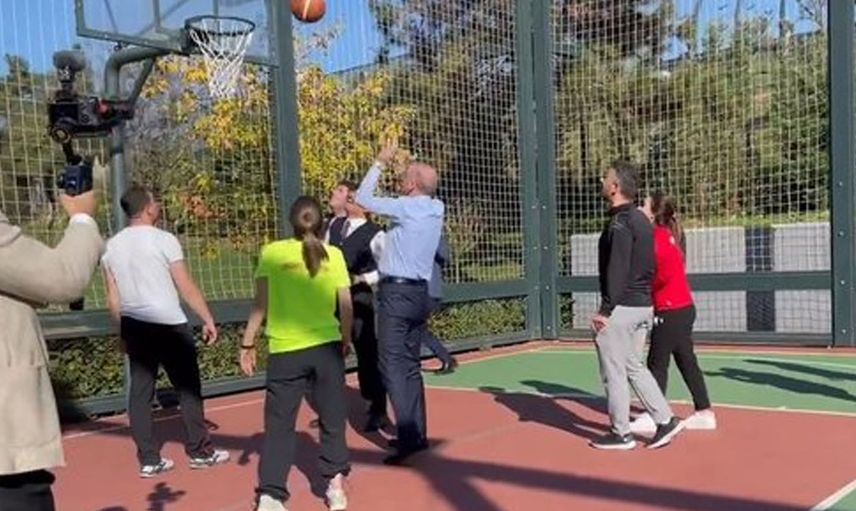 Başkan Erdoğan Sağlığı Hakkında Yapılan Çirkin Yorumlara Basketbol Oynayarak Cevap Verdi!