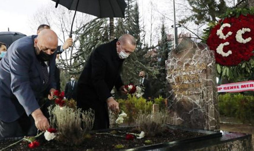 Başkan Erdoğan'dan, Alparslan Türkeş'in Kabrine Ziyaret