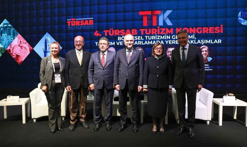 Başkan Özlü, Turizm Kongresi'nde Sektör Temsilcileri ile Buluştu