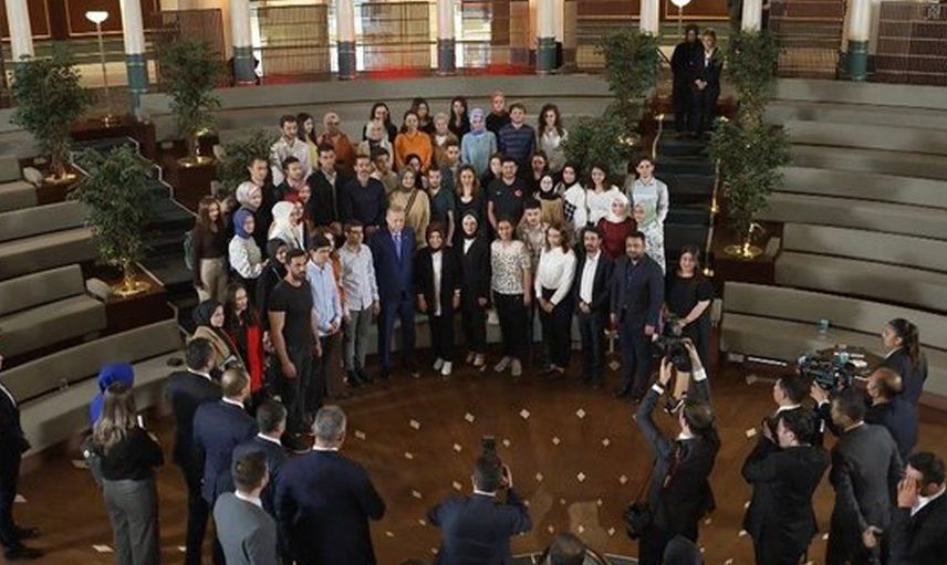 Başkan Recep Tayyip Erdoğan, Cumhurbaşkanlığı Millet Kütüphanesi'nde gençlerle buluştu