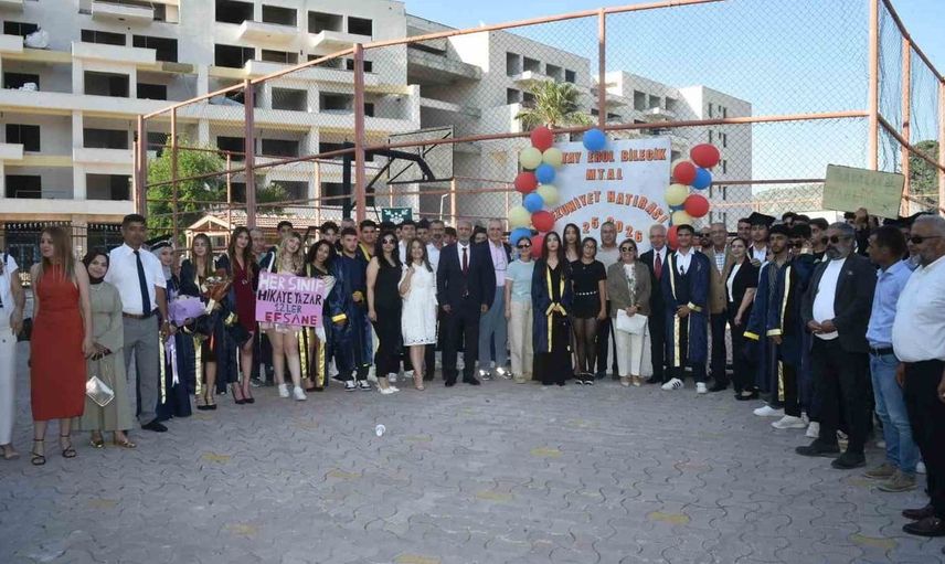 Başkan Yapar, gençlerin mezuniyet coşkusuna ortak oldu