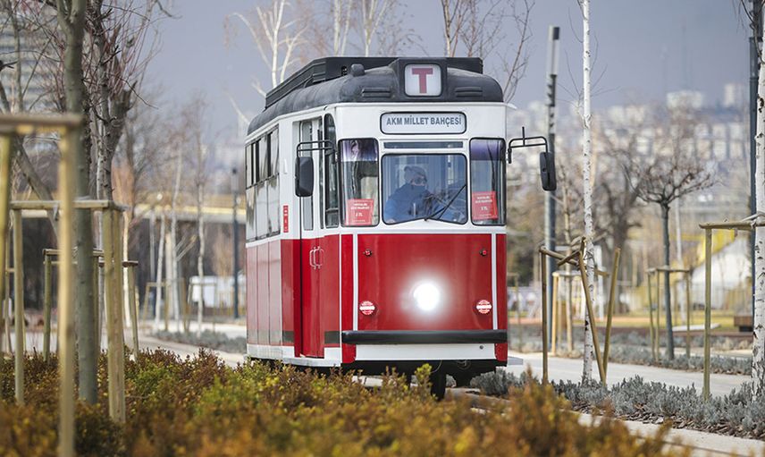Başkent Millet Bahçesi Yoğun İlgi Gören Nostaljik Tramvaylarıyla Gündeme Geldi