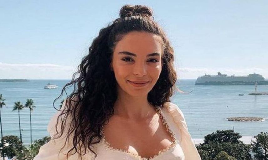 Basketbolcu Cedi Osman ile evlenen Ebru Şahin’den nefes kesen bikinili pozlar! Harika fiziği ve güzelliği görenleri büyüledi