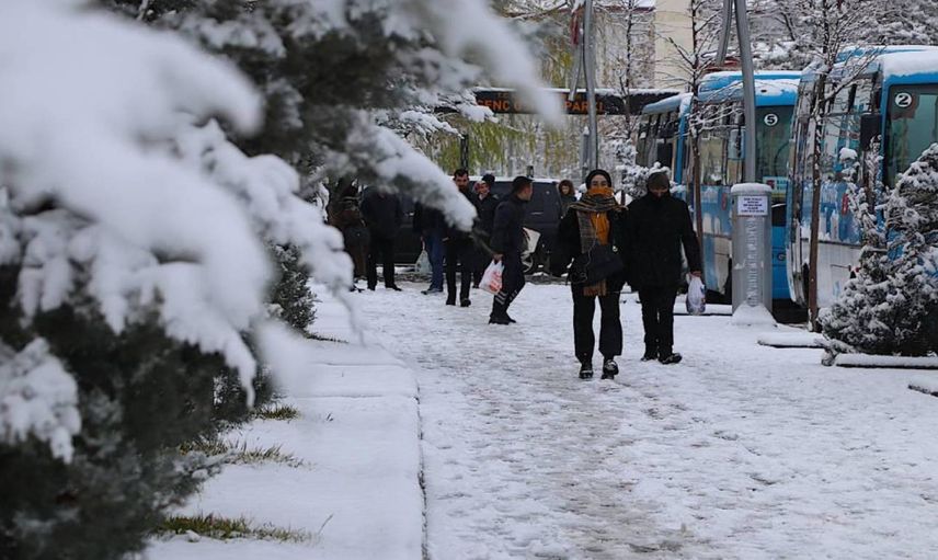 Bayburt’ta kamuya kar engeli: Hamile ve engelli çalışanlara izin verildi
