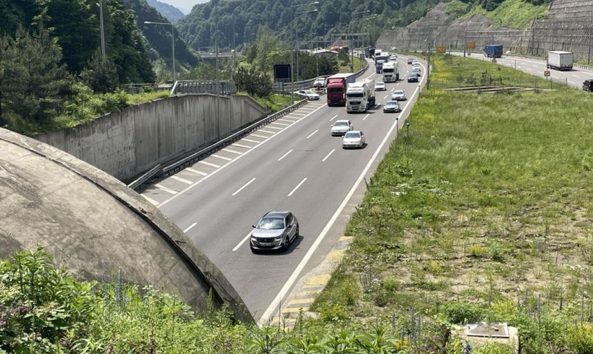 Bayram başlamadan trafiği geldi: Bolu Dağı geçişinde araç yoğunluğu yaşanıyor