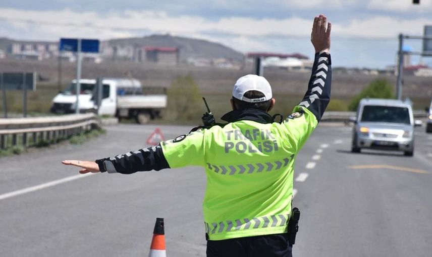 Bayram denetimleri hızla sürüyor: 1 haftada 467 bin araca işlem yapıldı