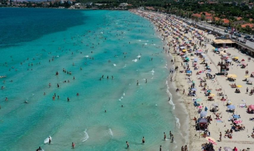 Bayram tatili Ege’ye yaradı! Ege sahilleri turist akınına uğradı