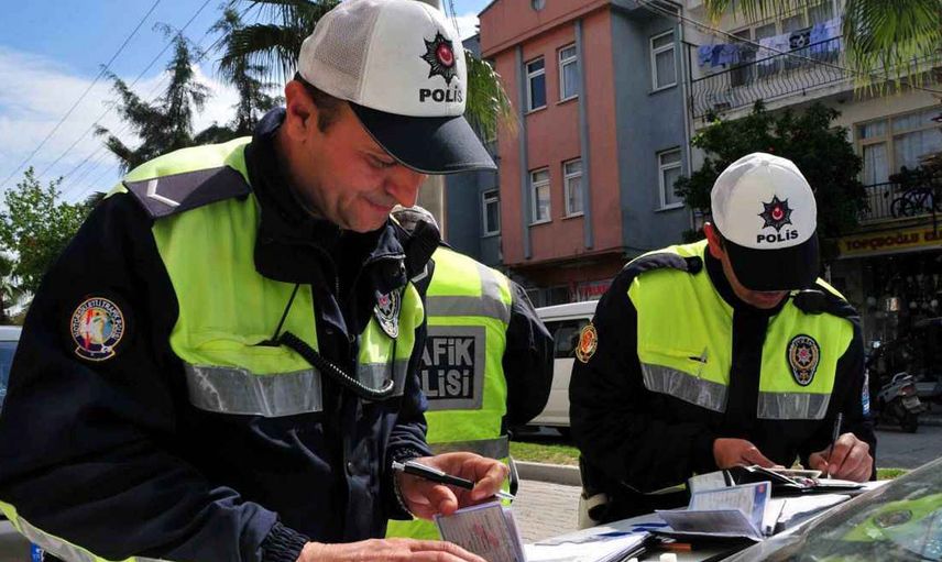 Bayramda araç kullananlar dikkat: Trafik cezalarının fiyatları güncellendi!