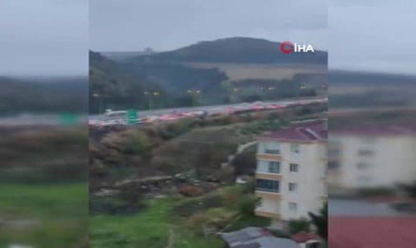 Ankara'da devrilen servis aracında 3 kişi yaralandı