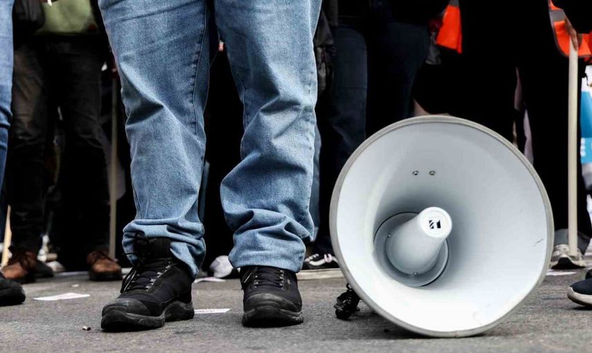Liman işçileri dünya çapında savaşa karşı greve gitti