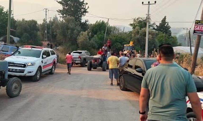 Kumluca'da orman yangını: 10 ev kullanılamaz hale geldi