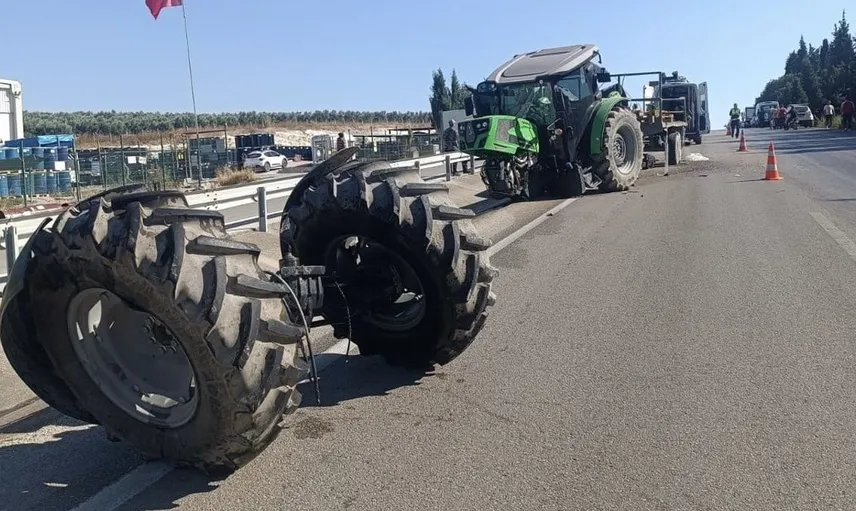 Bandırma'da kamyon, traktöre arkadan çarptı: Sürücü itfaiye tarafından kurtarıldı