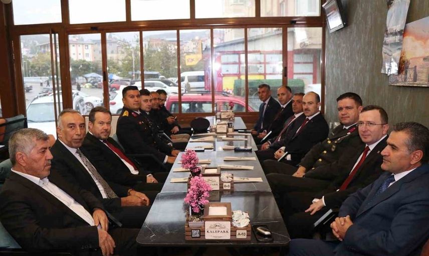Oltu'daki kafe bir günlük kazancını TSK Güçlendirme Vakfı'na bağışlıyor