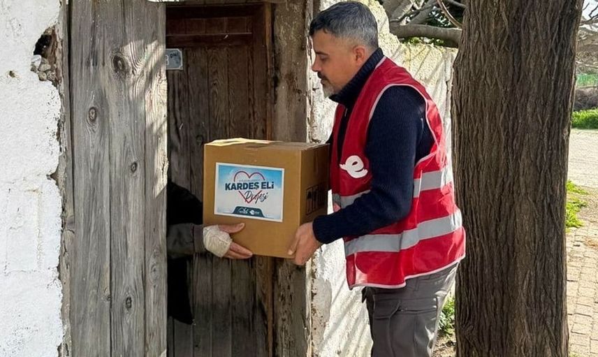 Efeler Belediyesi'nin sosyal destek projeleri, binlerce vatandaşa ulaşım sağlıyor