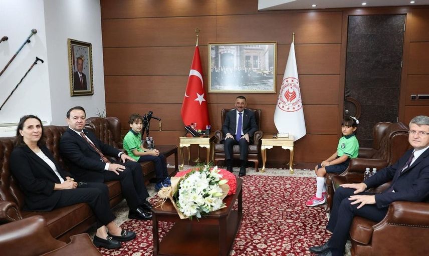 Yeni eğitim yılı için valinin öğrencilere moral ziyareti