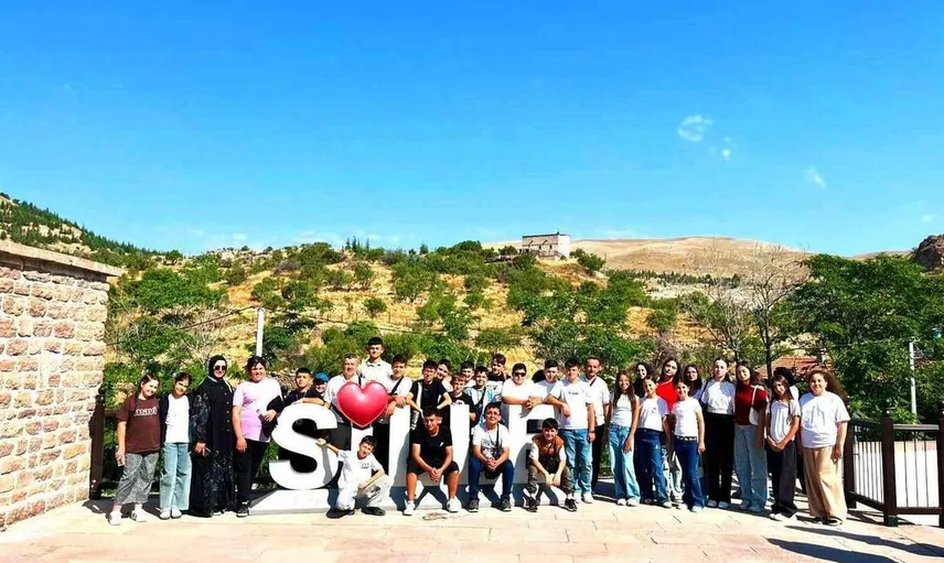 Hisarcık'taki yaz kur'an kursu öğrencileri kültürel bir gezi gerçekleştirdi