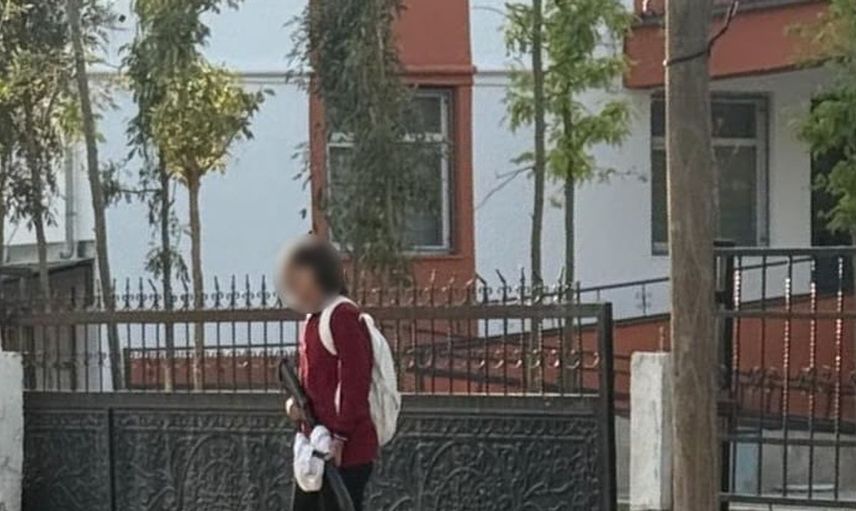 Tuşba'da silahlı öğrenci panik yarattı: O anlar cep telefonuyla kaydedildi