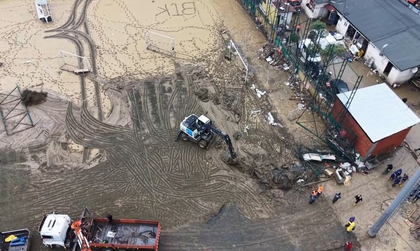 Sarıyer'de sel felaketinin ardından riskli yapıların yıkım süreci başladı