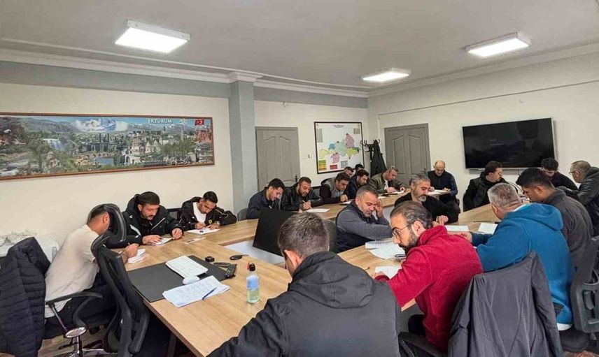 Geleceğin bilinçli avcıları yetişiyor: Erzurum'da sertifika alan kursiyerler