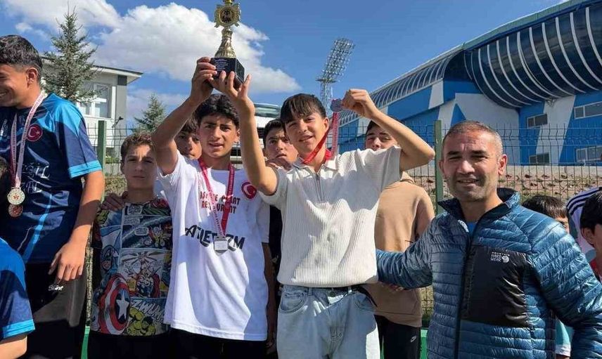 Aşkale YİBO, atletizmde çeşitli başarılar elde etti