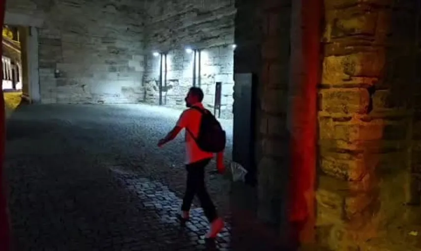 Fatih'te tarihi surlarda gizemli bir ölüm: Erkek cesedi bulundu