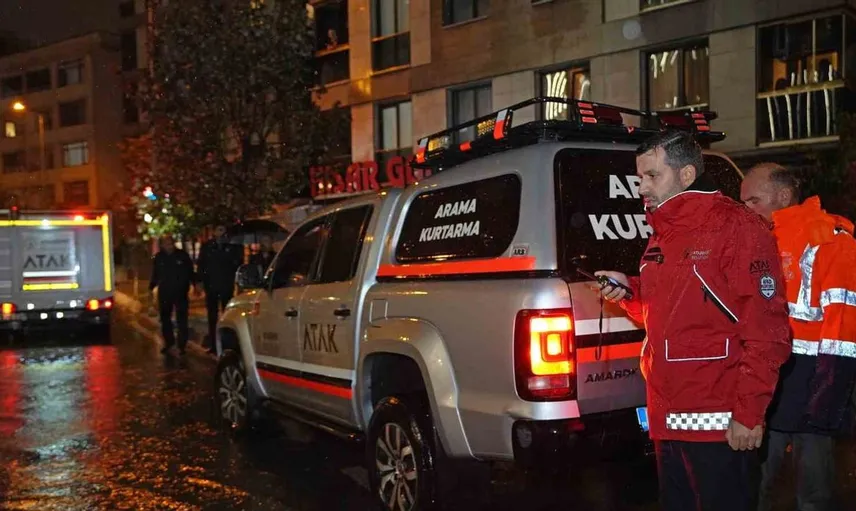 Ataşehir Belediyesi yağışla mücadele için sahada tam donanımla çalışıyor