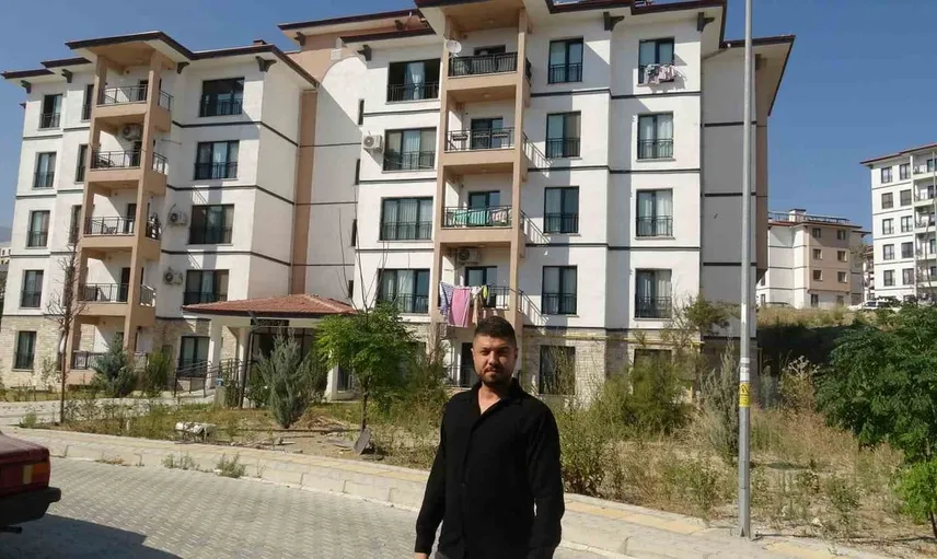 Depremzede Serkan Sürmeli, 1 milyon TL ile satın aldığı evin 6 kişiye daha satıldığını öğrendi