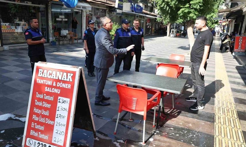 Mersin'de kaldırımları işgale karşı sıkı denetim uygulandı