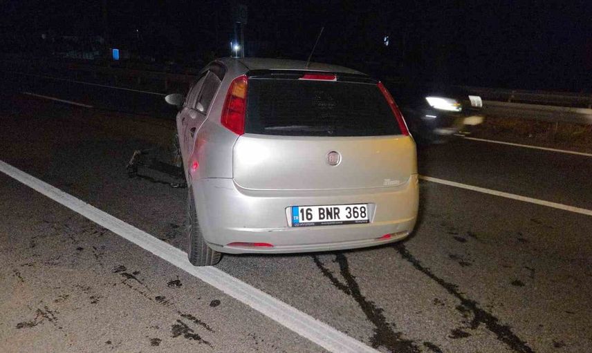 Yalova-Bursa karayolunda bariyere çarpan otomobilin sürücüsü hastaneye kaldırıldı