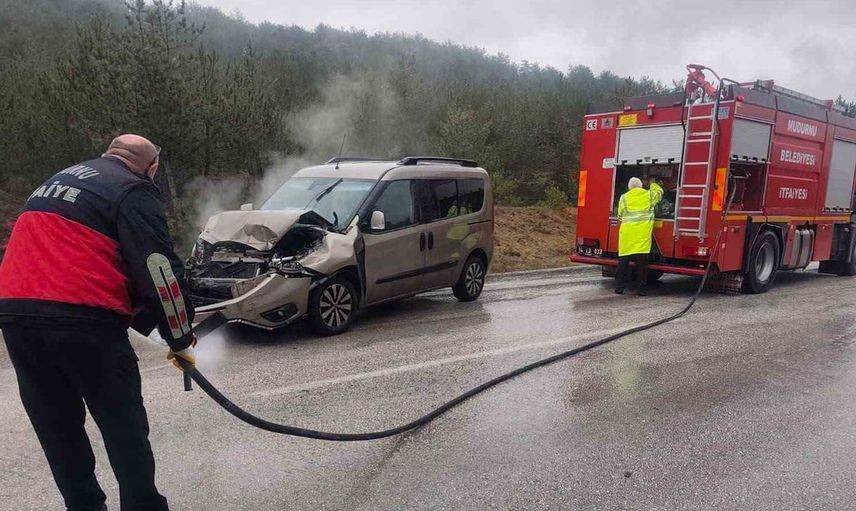 Bolu'da hafif ticari araç ve tır çarpıştı: Yaralı var