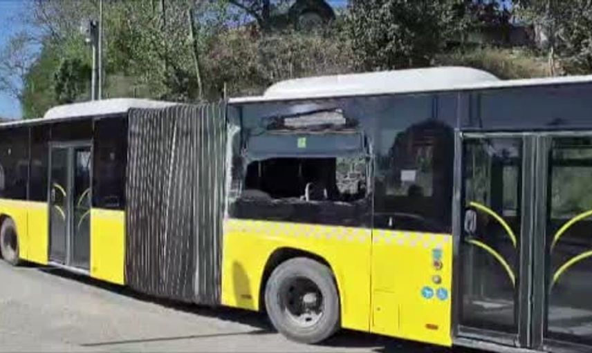 Sultangazi'de İETT otobüsü duvara çarparak kaza yaptı
