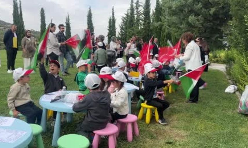 Burdur'da gazzeli çocuklar için barış mesajı: gökyüzüne uçurtma ve balonlar bırakıldı