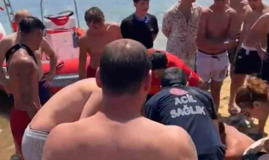 Balıkesir'de denizde boğulma tehlikesi geçiren kişi kurtarıldı