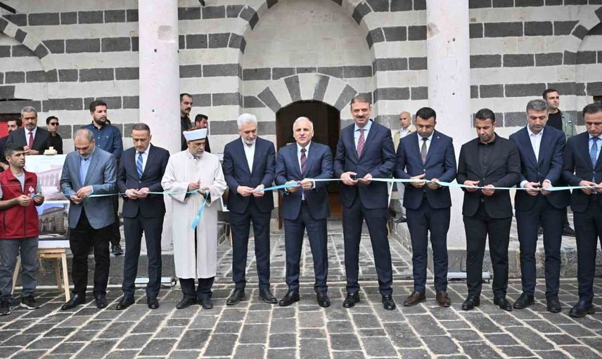 Diyarbakır'daki tarihi camiler yeniden ibadete açıldı