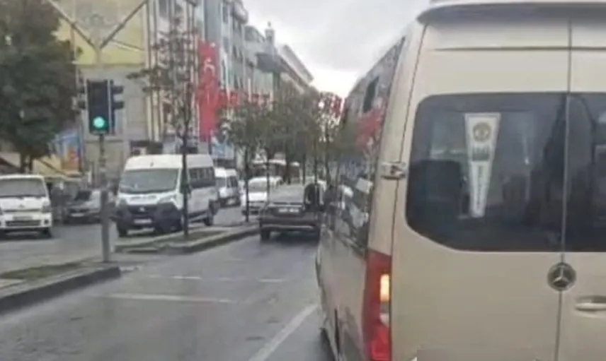 Esenyurt'ta dolmuş sürücüsünün tehlikeli hamlesi otobüs yolcularını isyan ettirdi