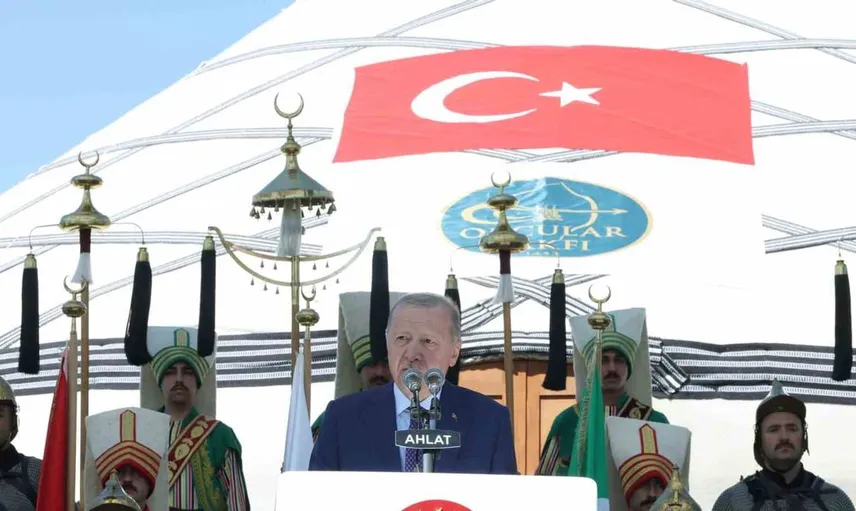 Erdoğan Ahlat'ta kardeşliğin vurgusunu yaptı: "Bizi yolumuzdan döndüremezsiniz"