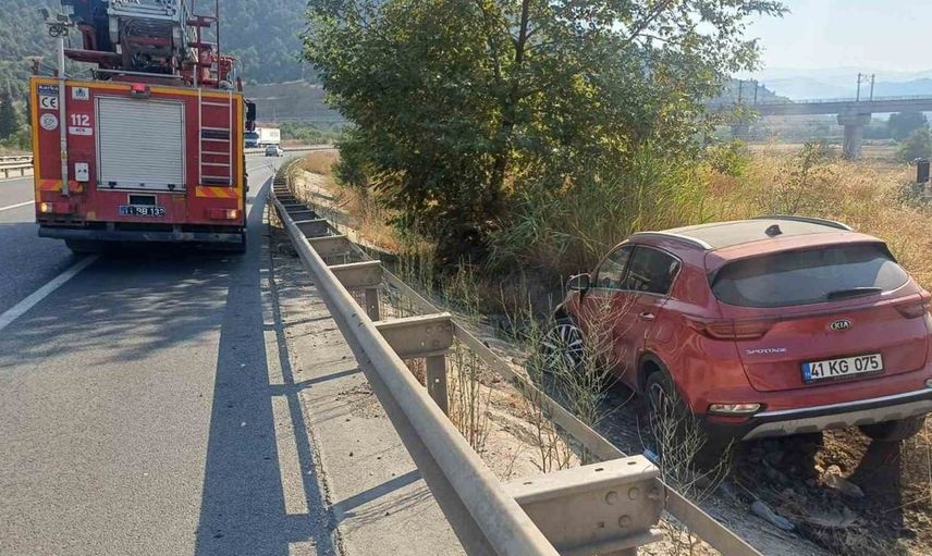 Bilecik'te direksiyon hakimiyetinin kaybedilmesi otomobilin bankete düşmesine yol açtı